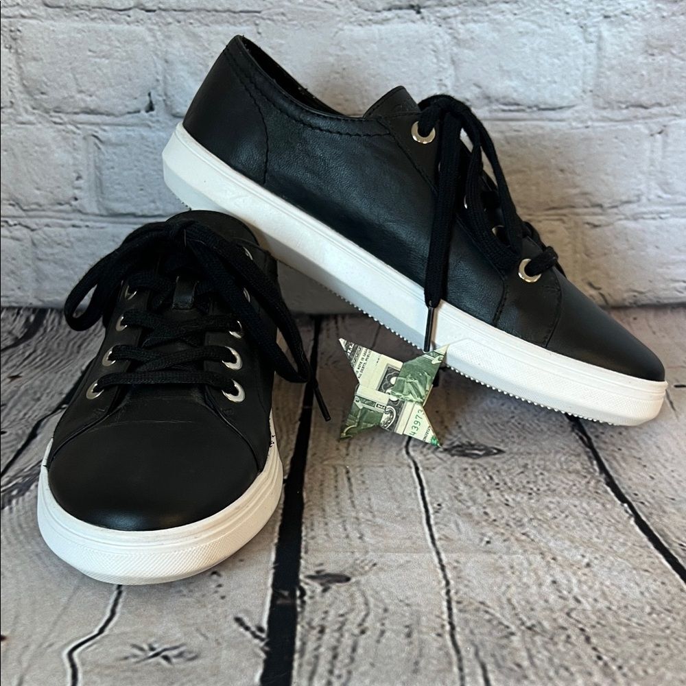 * Patina Portland Leather Sneakers in black with a white sole